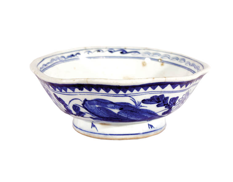 A blue and white bowl with floral ornamentation