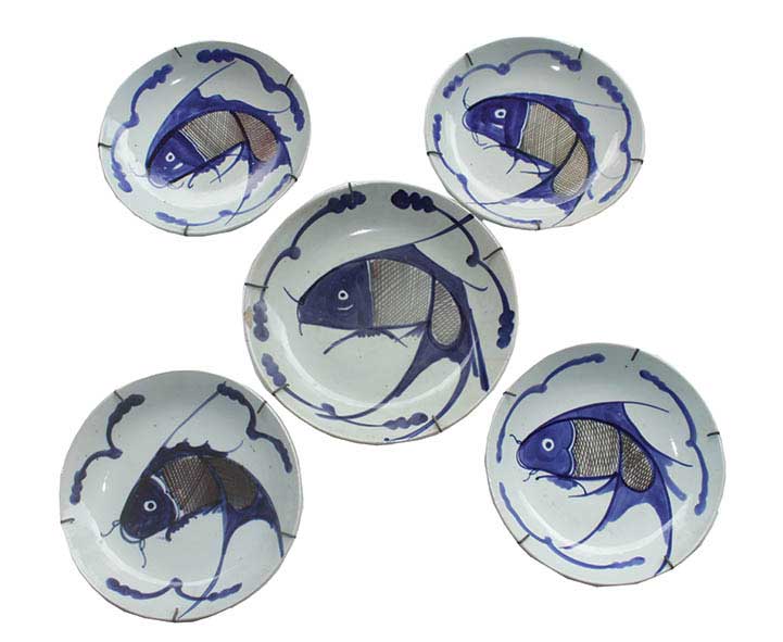 Five 19th century kitchen Qing blue and white fish dishes