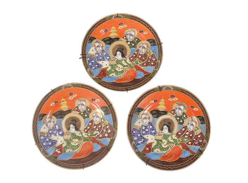 Three early 20th century Japanese polychrome dishes