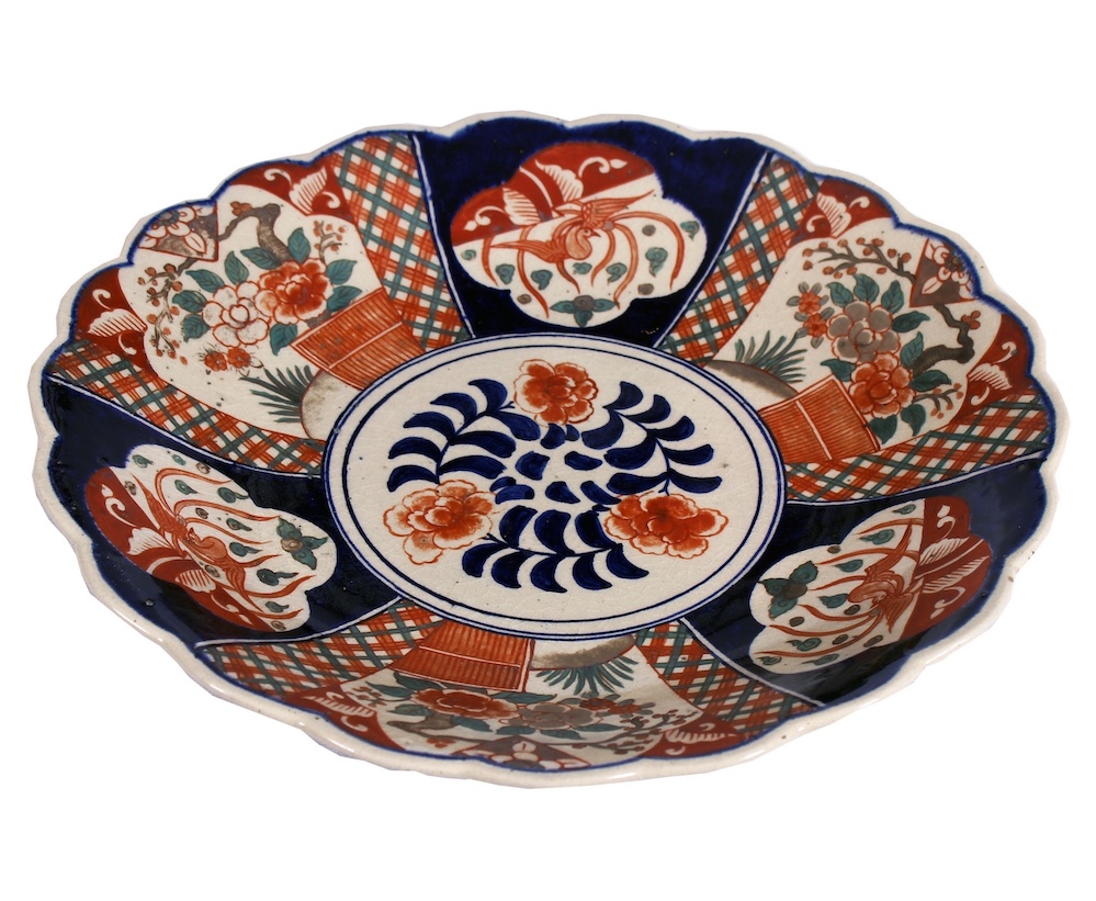 A Japanese Imari polychrome dish