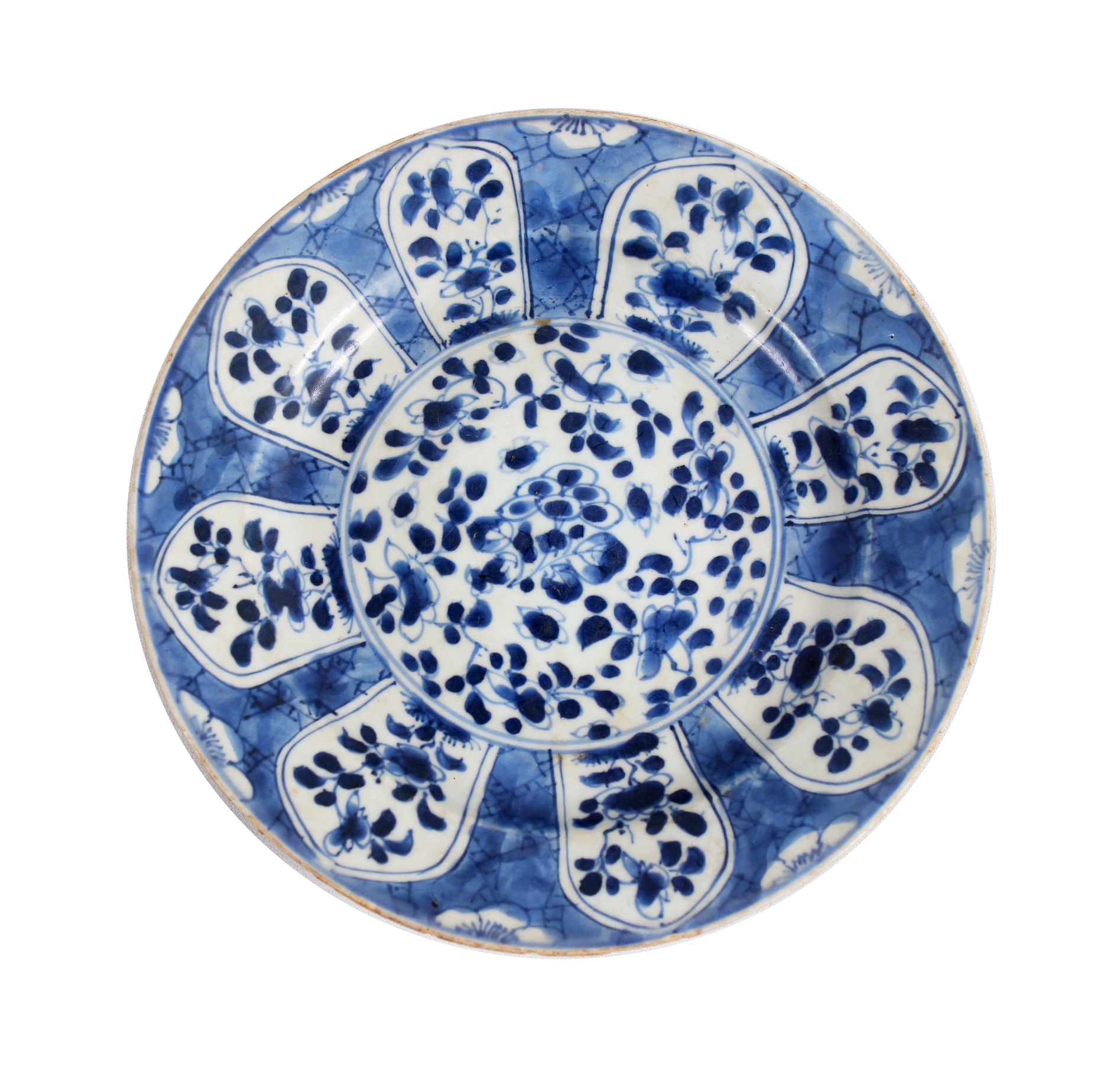 An early Qing 17th - 18th century blue and white floral plate