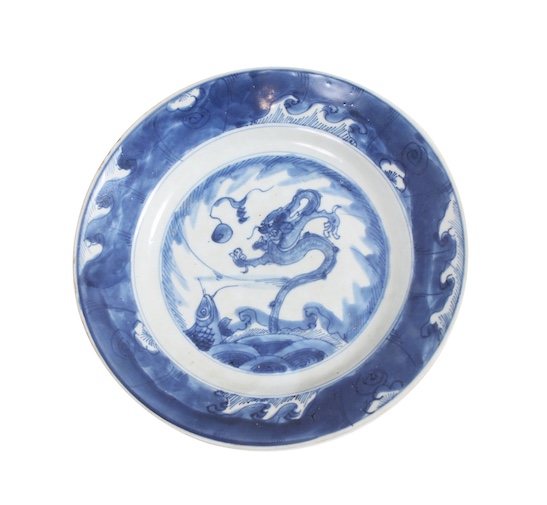 An early Qing 17th - 18th century blue and white dragon plate